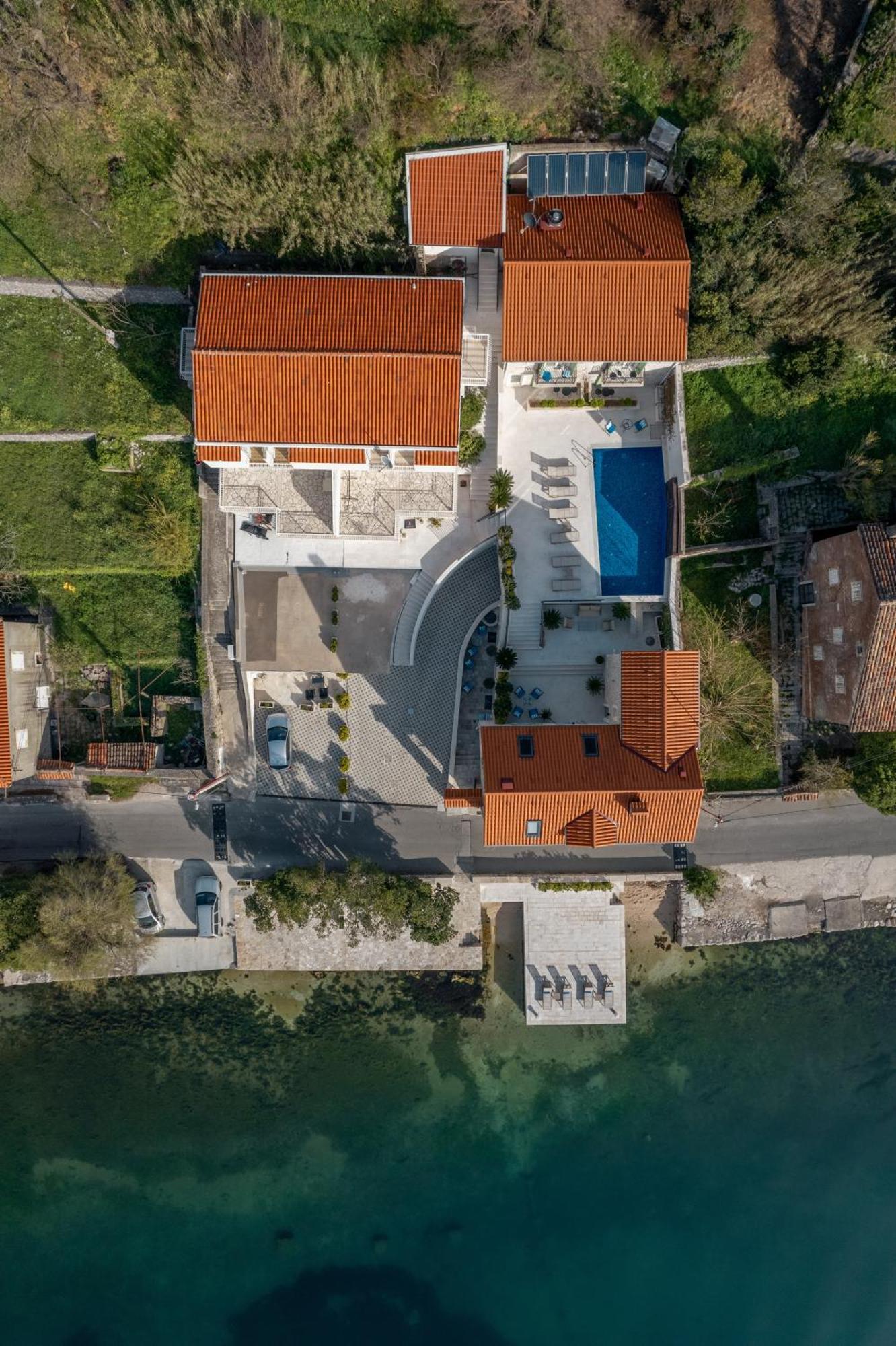 Hotel Libertas Kotor Exterior photo